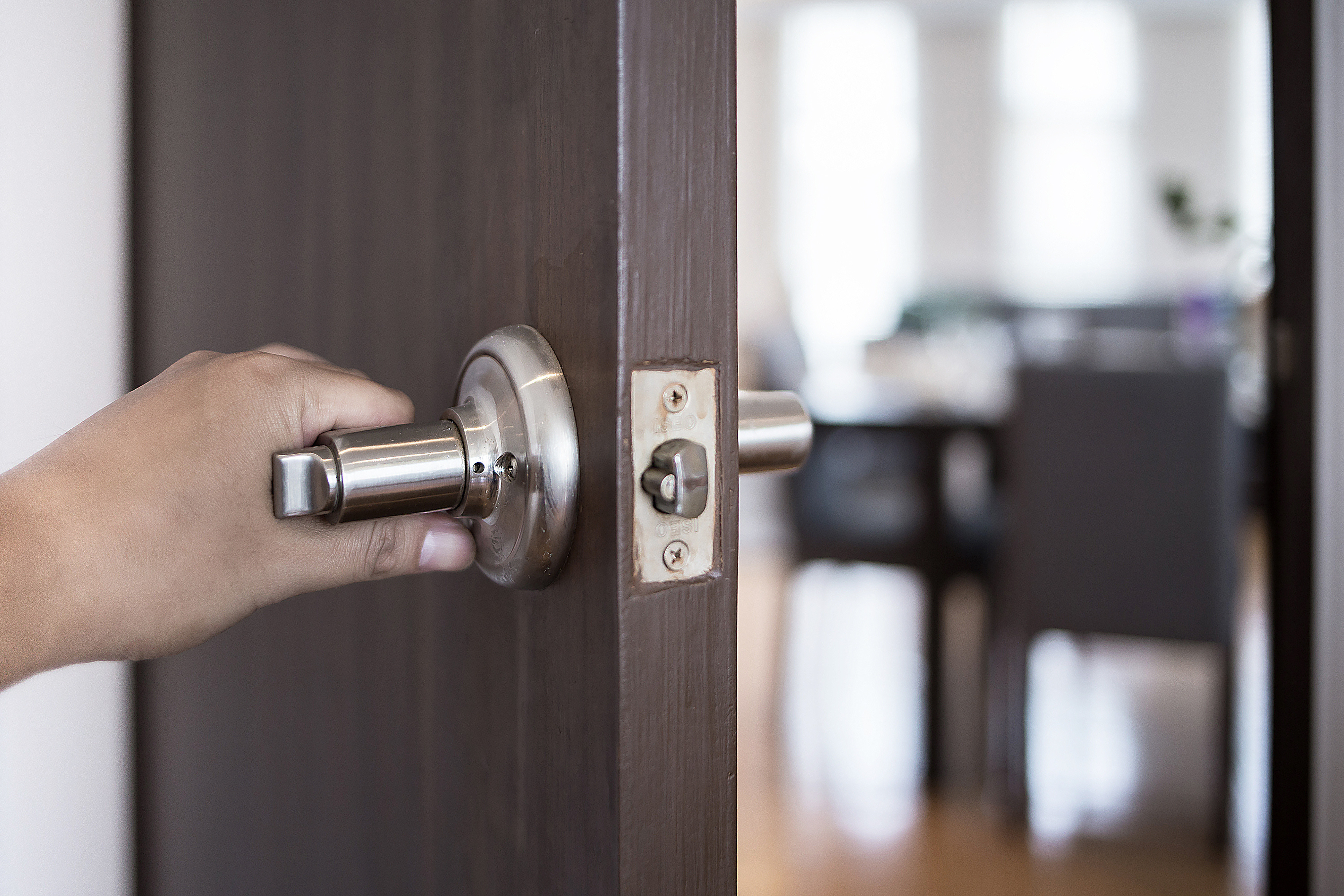 Door Handing 101: Ensure Your Doors Are Project-Ready